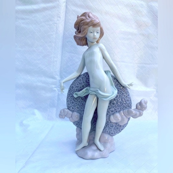NEW - in Box, Lladro No. 1435 Luna Nueva (retired 1987) perfect condition,$300. - Picture 2 of 8